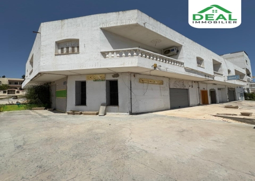 Local commercial de 120 m² sur la route principale